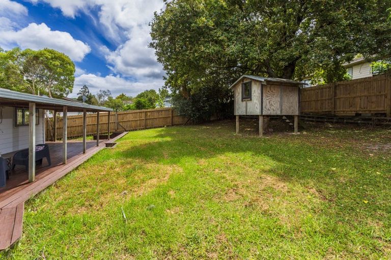 Photo of property in 22 St Catherine Crescent, West Harbour, Auckland, 0618