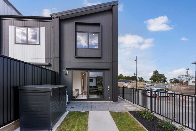 Photo of property in 8/4 Limestone Drive, Hobsonville, Auckland, 0616