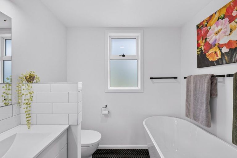 Photo of property in 28 Selwyn Road, Havelock North, 4130