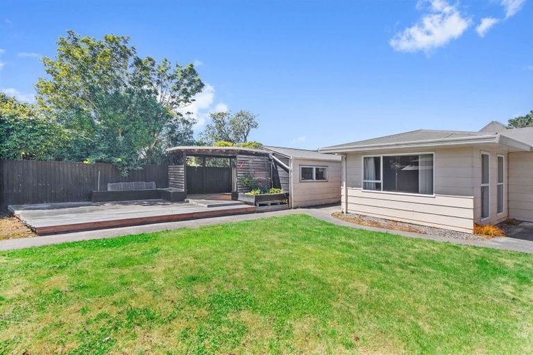 Photo of property in 16 Kruse Place, Redwood, Christchurch, 8051