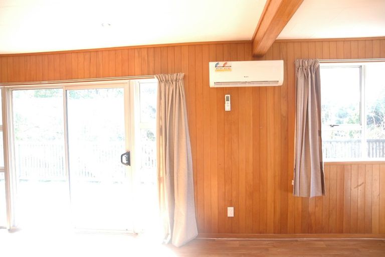 Photo of property in 12 Erica Road, Sunnynook, Auckland, 0620