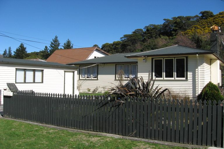 Photo of property in 22 Dover Road, Wainuiomata, Lower Hutt, 5014