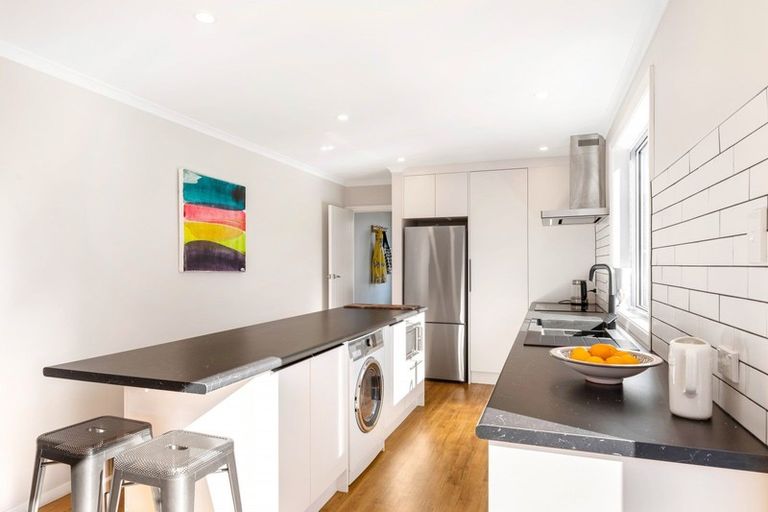 Photo of property in 32 Heretaunga Square, Silverstream, Upper Hutt, 5019