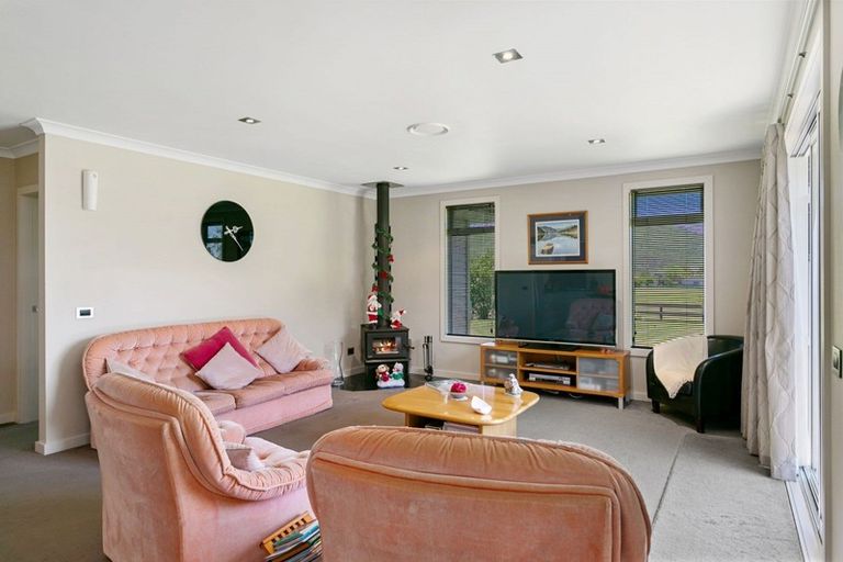 Photo of property in 19 Montgomery Crescent, Kinloch, Taupo, 3377