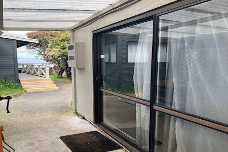 Photo of property in 2a Coniston Avenue, Te Atatu South, Auckland, 0610