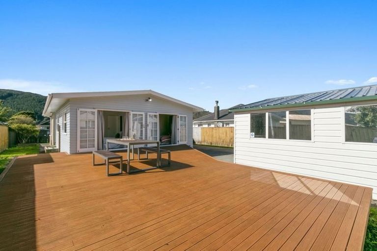 Photo of property in 253 Wellington Road, Wainuiomata, Lower Hutt, 5014