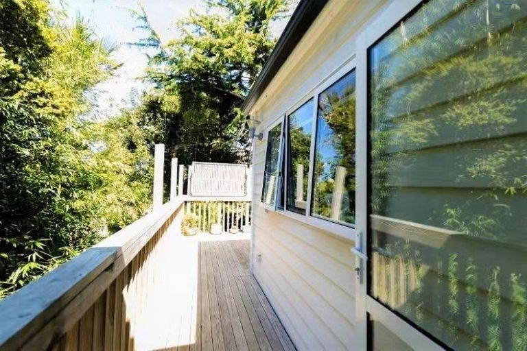 Photo of property in 6a Hiwihau Place, Glenfield, Auckland, 0629