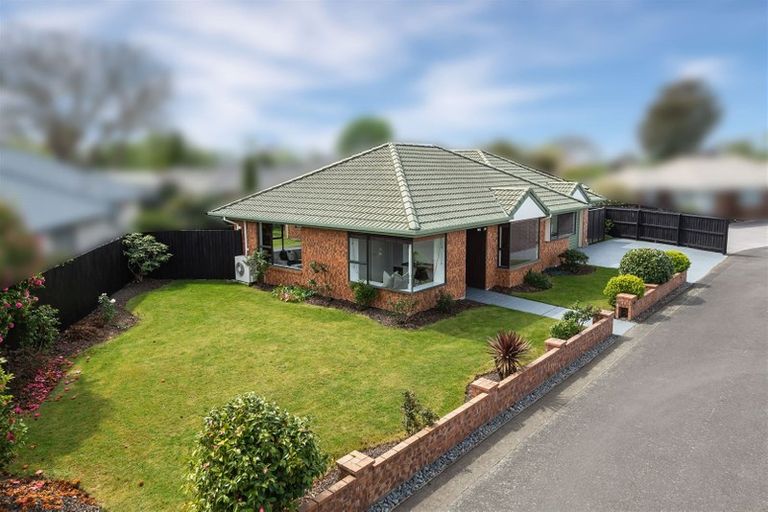 Photo of property in 18 Innisfree Place, Northwood, Christchurch, 8051