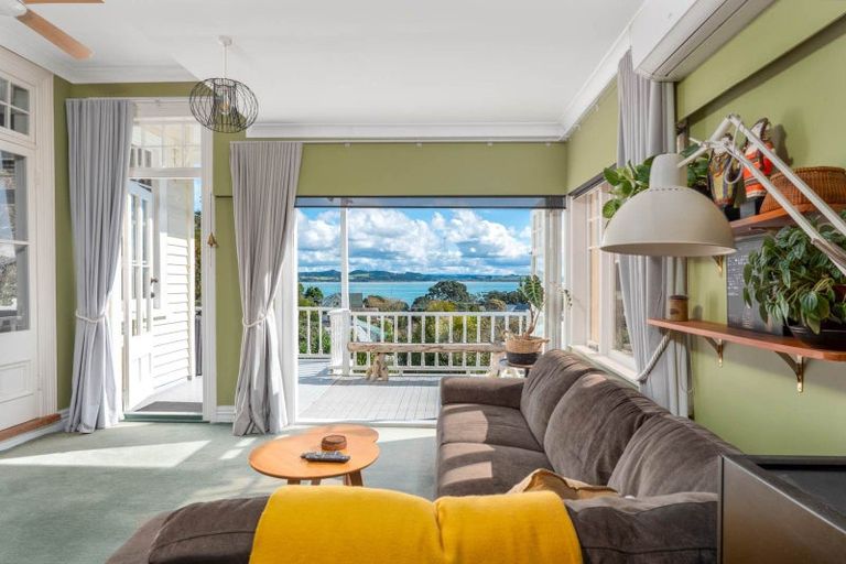 Photo of property in 9 Robertson Street, Russell, 0202