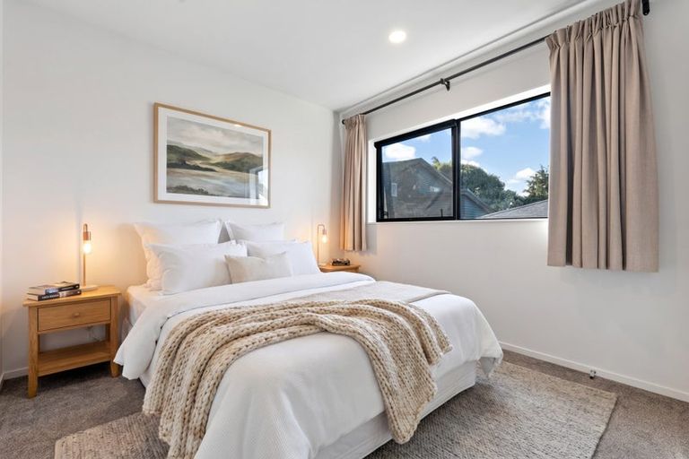 Photo of property in 33b Wairau Road, Forrest Hill, Auckland, 0627