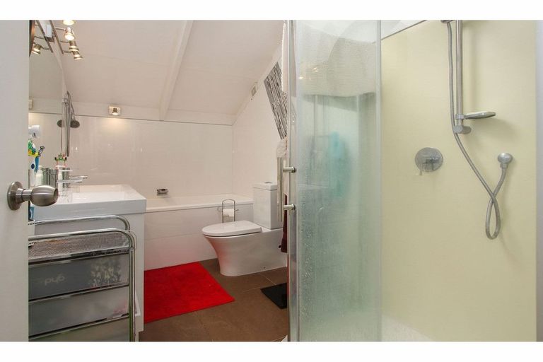 Photo of property in 2/2 Ceramco Place, Torbay, Auckland, 0630