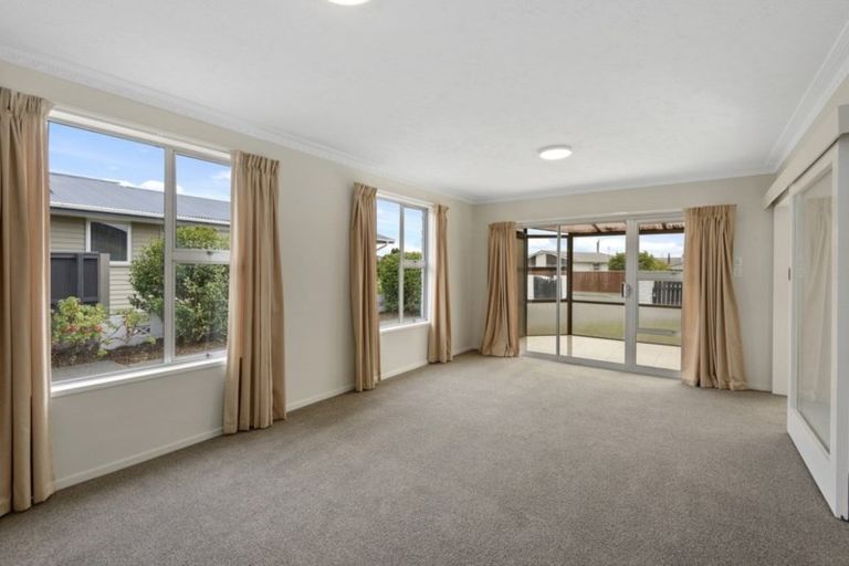 Photo of property in 40 Niven Street, Avondale, Christchurch, 8061