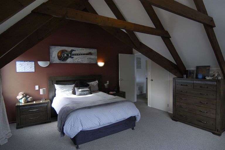 Photo of property in 6 Goodwin Place, Pinehaven, Upper Hutt, 5019