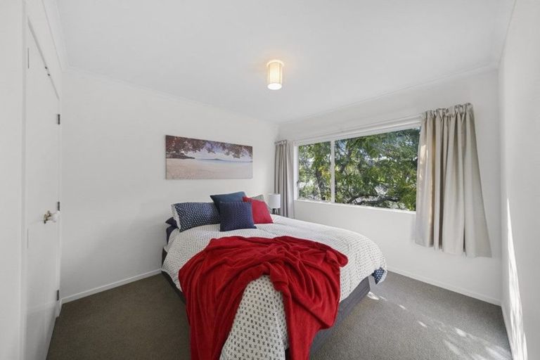 Photo of property in 2/17 Headcorn Place, Botany Downs, Auckland, 2010