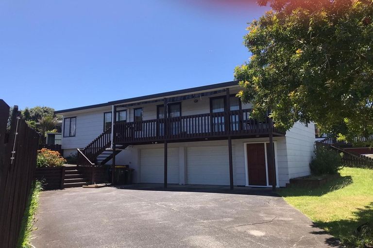 Photo of property in 22 Gosford Drive, Botany Downs, Auckland, 2010