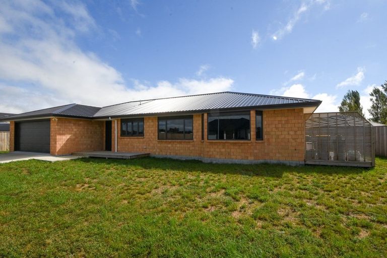 Photo of property in 1 Molesworth Street, Carterton, 5713