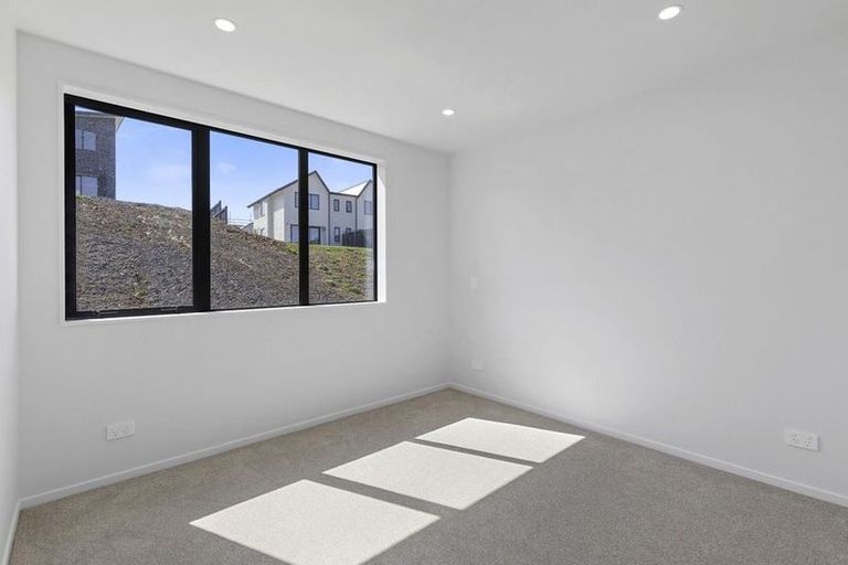 Photo of property in 31 Turtleback Avenue, Whitby, Porirua, 5024