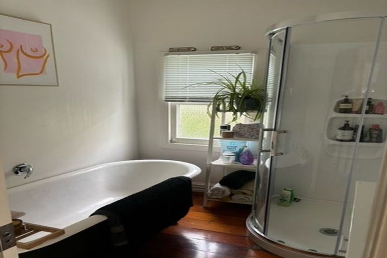 Photo of property in 1/9 Rutland Road, Stanley Point, Auckland, 0624