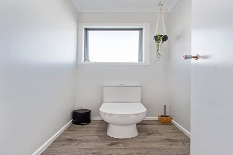 Photo of property in 2 Glenmore Road, Sunnyhills, Auckland, 2010