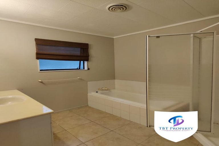 Photo of property in 21 Hakea Place, Totara Heights, Auckland, 2105