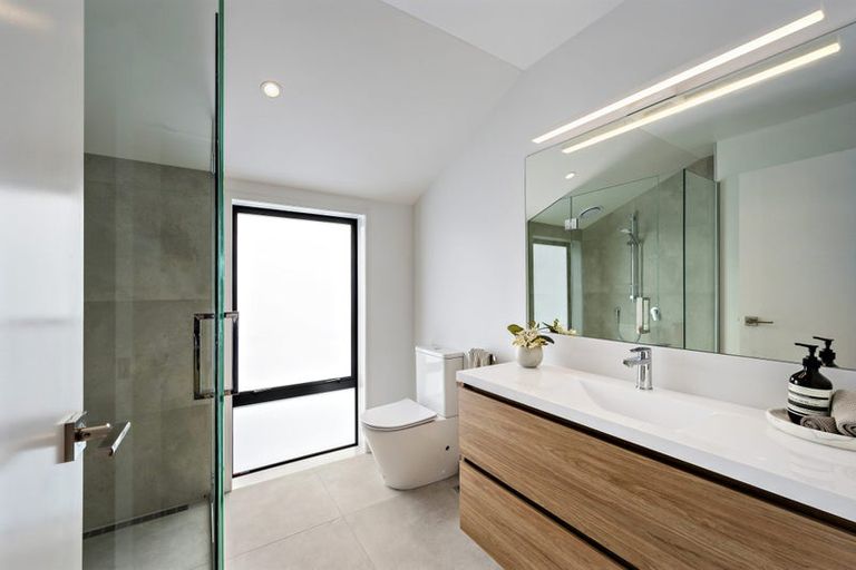 Photo of property in 96b Apu Crescent, Lyall Bay, Wellington, 6022