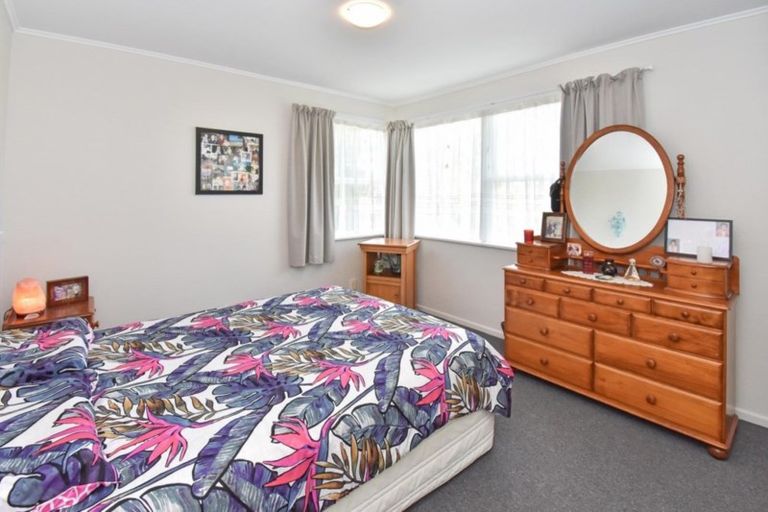 Photo of property in 10 Mcquarrie Avenue, Wattle Downs, Auckland, 2103
