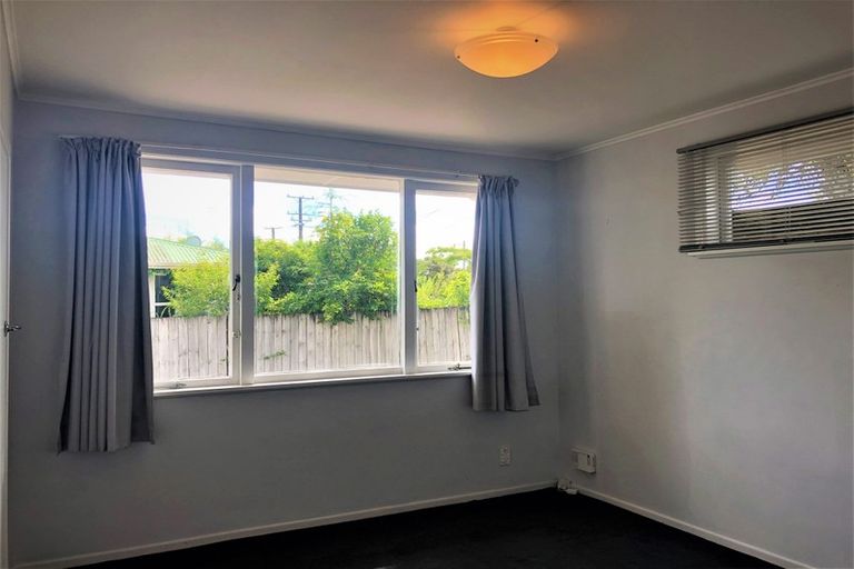 Photo of property in 48 Cobham Crescent, Kelston, Auckland, 0602