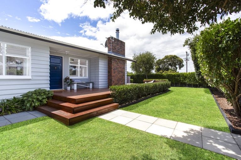 Photo of property in 1/1 Tawa Road, Te Atatu Peninsula, Auckland, 0610