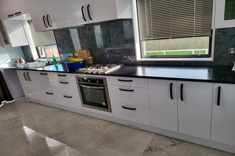 Photo of property in 69a Manuroa Road, Takanini, 2112