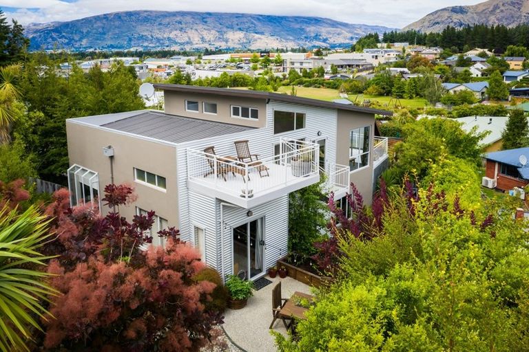 Photo of property in 9a Trevathan Lane, Wanaka, 9305