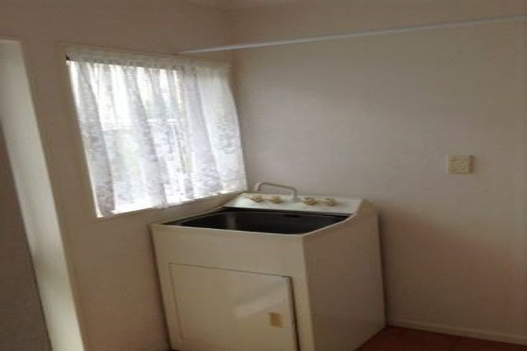 Photo of property in 1/47 Wiltshire Place, Somerville, Auckland, 2014