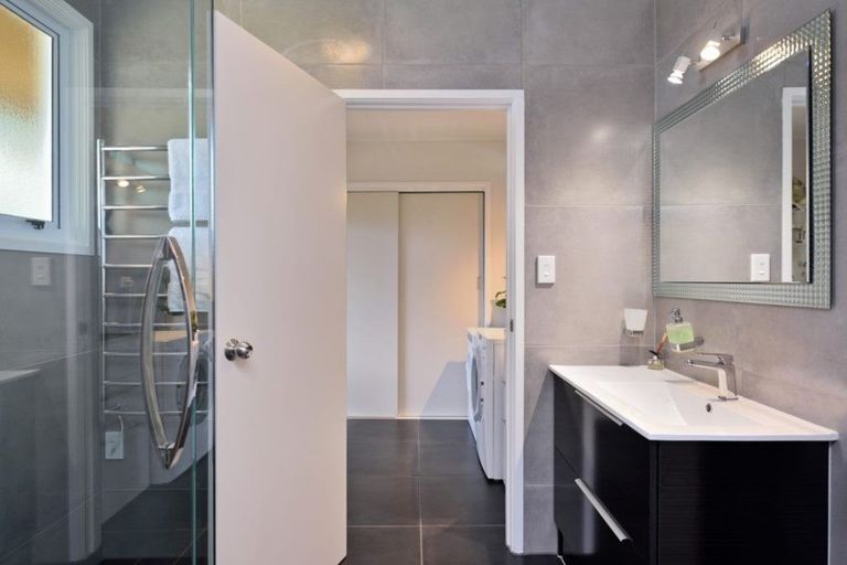 Photo of property in 2/30 Castor Bay Road, Castor Bay, Auckland, 0620