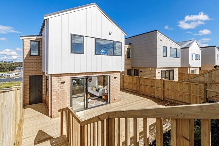 Photo of property in 43 Sunnyheights Road, Orewa, 0931