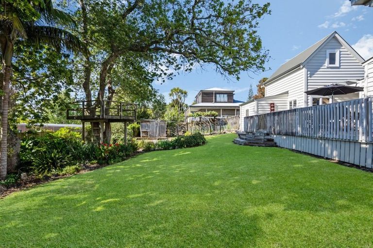 Photo of property in 95 Verbena Road, Birkdale, Auckland, 0626