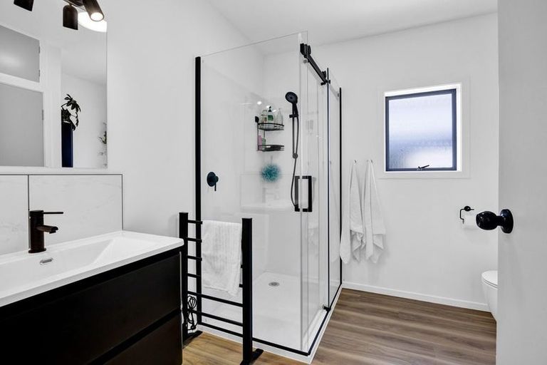 Photo of property in 30 Pioneer Road, Moturoa, New Plymouth, 4310