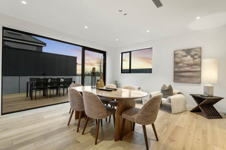 Photo of property in 8a Serrata Place, Browns Bay, Auckland, 0630