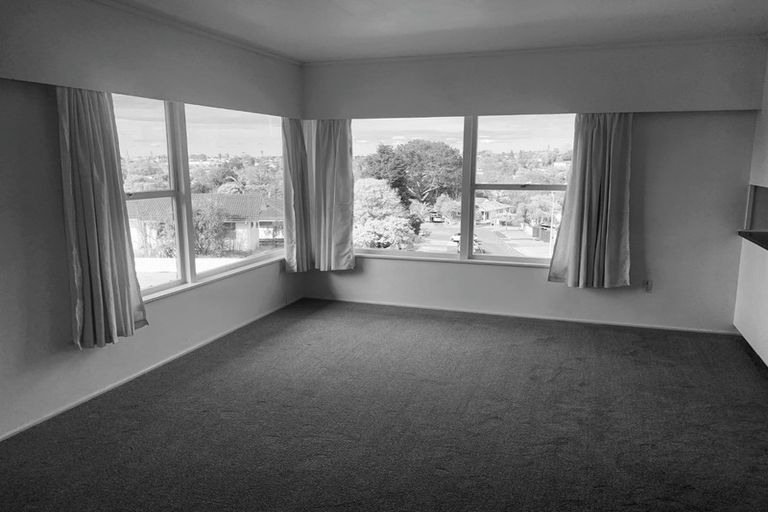 Photo of property in 1/17 Orton Street, Glenfield, Auckland, 0627