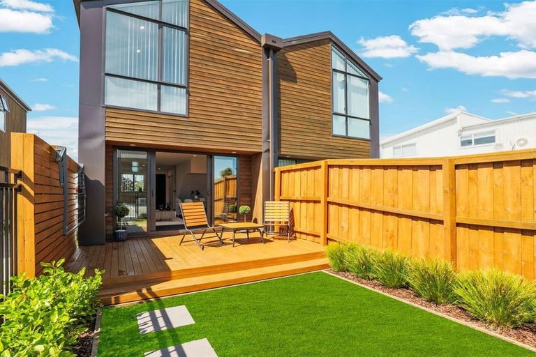 Photo of property in 2/129 Sherborne Street, St Albans, Christchurch, 8014