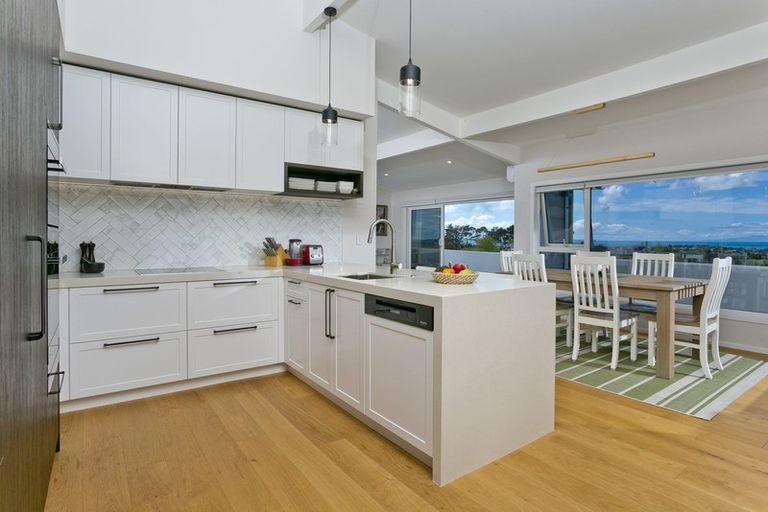 Photo of property in 927 East Coast Road, Northcross, Auckland, 0632