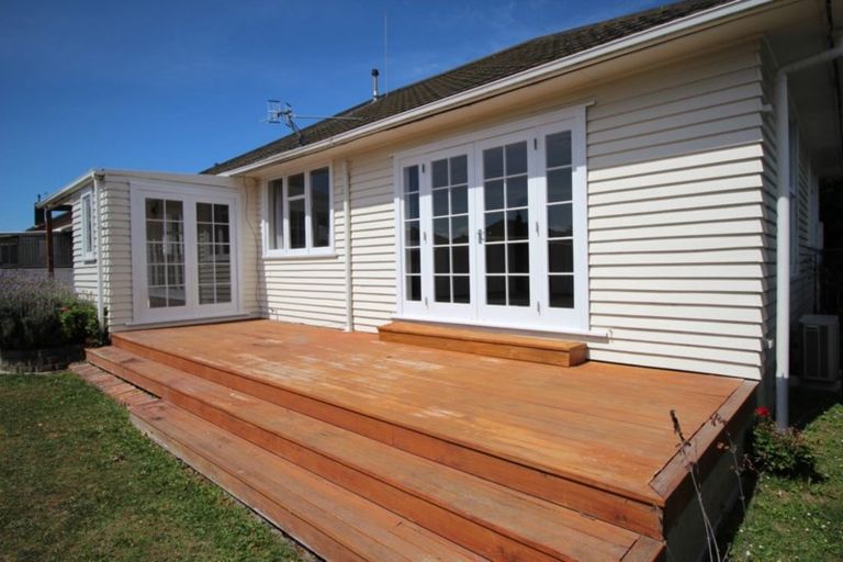 Photo of property in 3 Bristol Crescent, Roslyn, Palmerston North, 4414