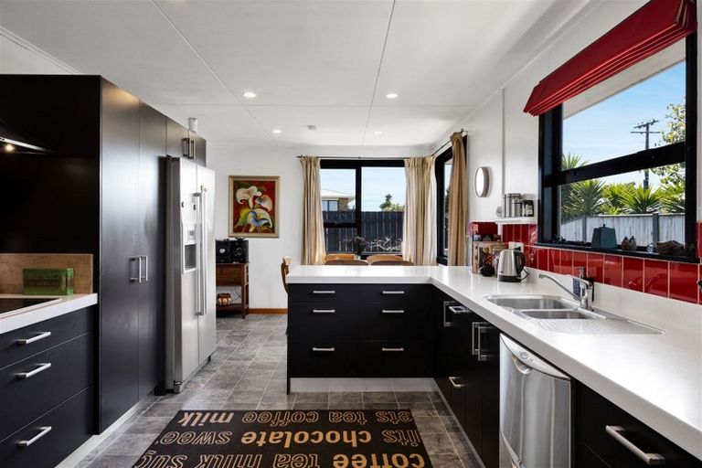 Photo of property in 28 Kingsford Street, Bell Block, New Plymouth, 4312