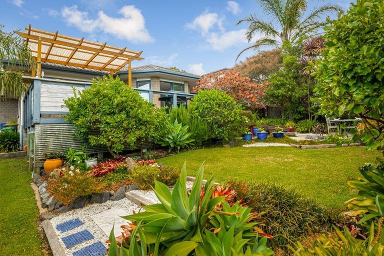 Photo of property in 10 Anchorite Way, Red Beach, 0932