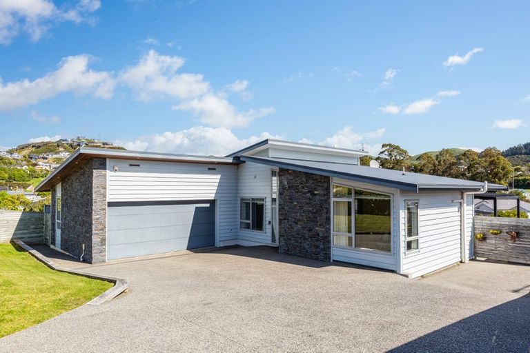 Photo of property in 27 Flotilla Place, Whitby, Porirua, 5024
