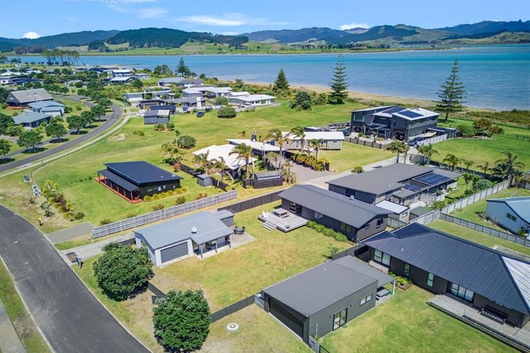Photo of property in 113 Kelly Jade Avenue, Matarangi, Whitianga, 3592