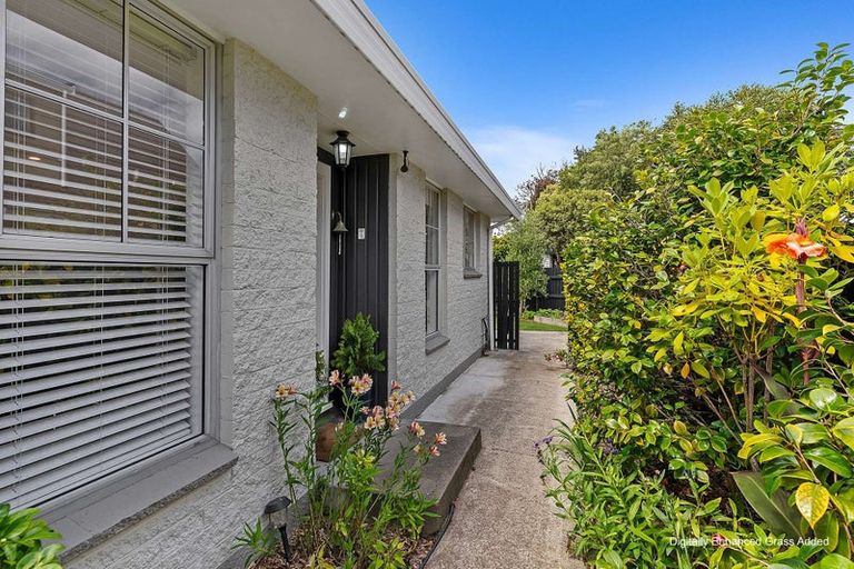 Photo of property in 2/3 Sawtell Place, Northcote, Christchurch, 8052