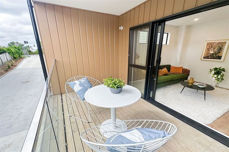 Photo of property in 12/9 Schnapper Rock Road, Greenhithe, Auckland, 0632