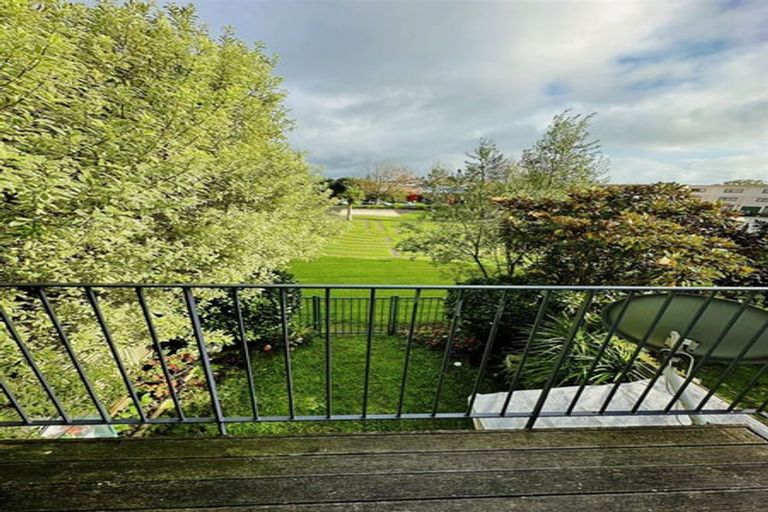 Photo of property in Tuscany Way, 17/3 Ambrico Place, New Lynn, Auckland, 0600