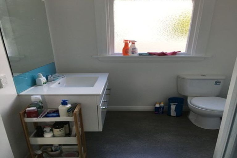 Photo of property in 104 Northland Road, Northland, Wellington, 6012