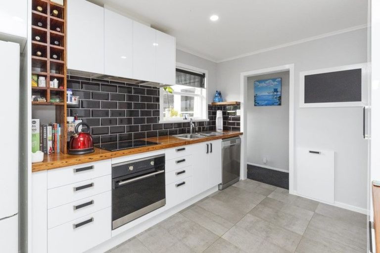 Photo of property in 10 Pitama Road, Awapuni, Palmerston North, 4412