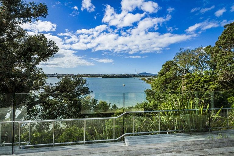 Photo of property in 10a First Avenue, Stanley Point, Auckland, 0624